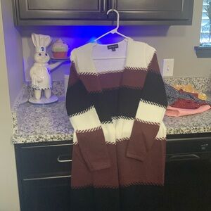 Fortune+Ivy Sweater Size small